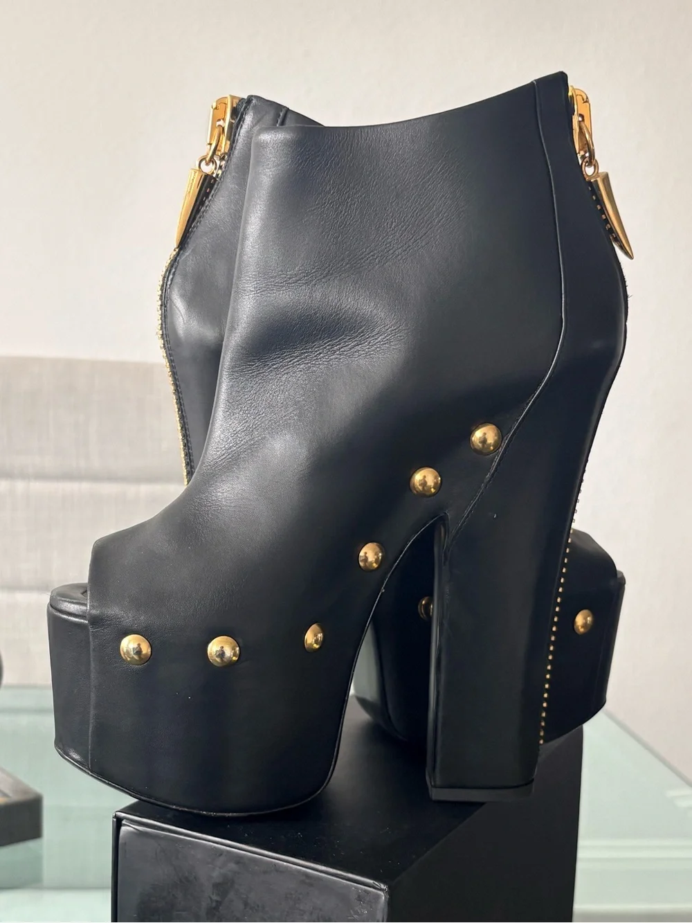 Giuseppe Zanotti great preloved