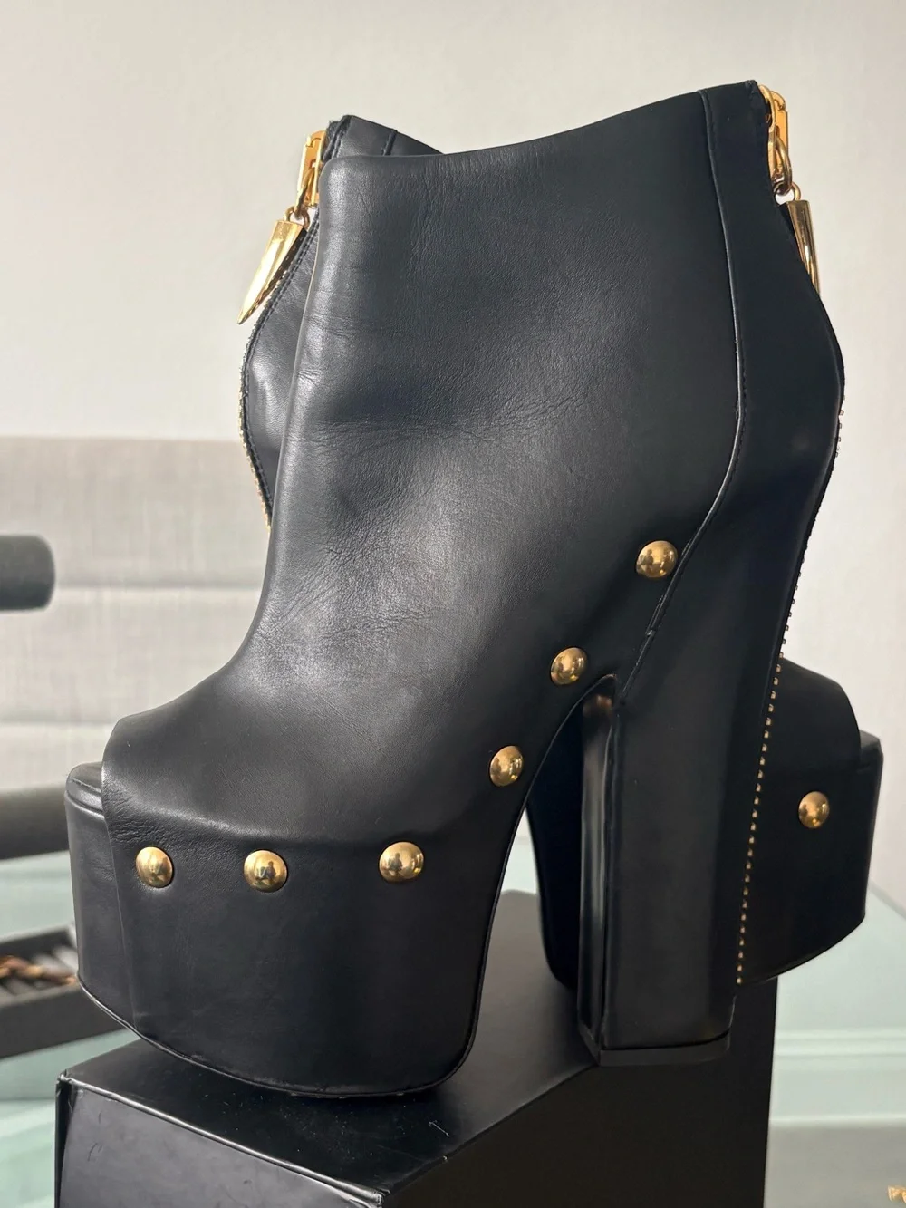 Giuseppe Zanotti great preloved