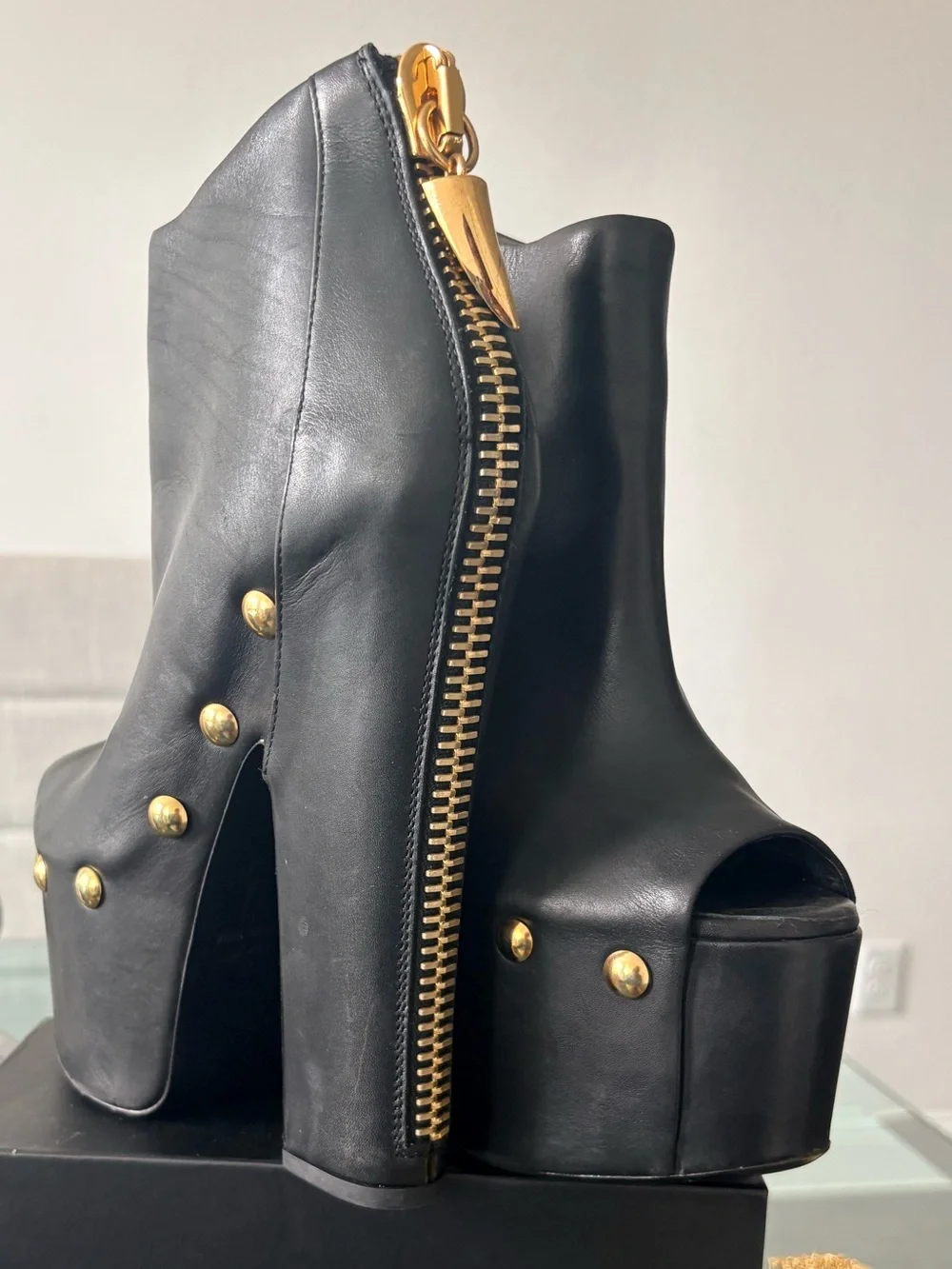 Giuseppe Zanotti great preloved