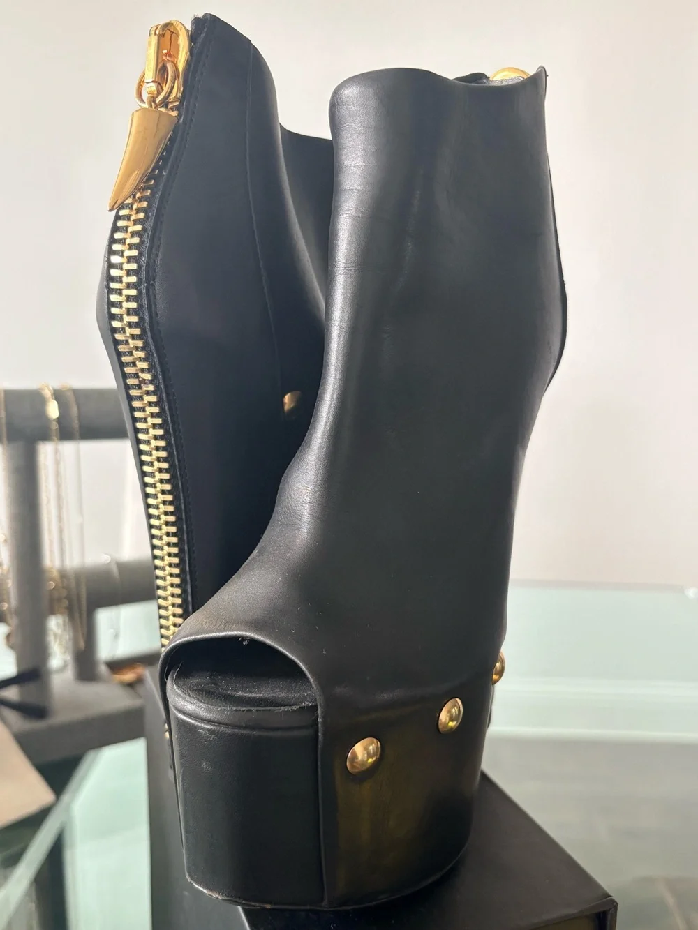 Giuseppe Zanotti great preloved