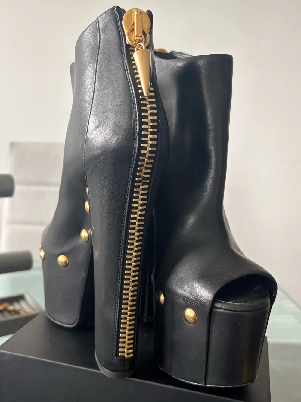 Giuseppe Zanotti great preloved