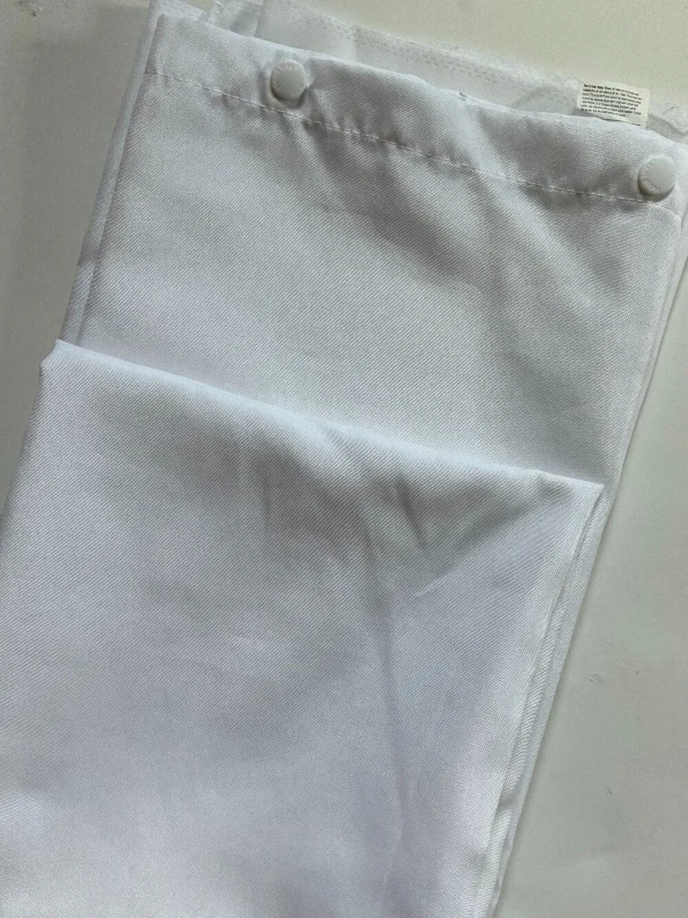 Hookless brand shower