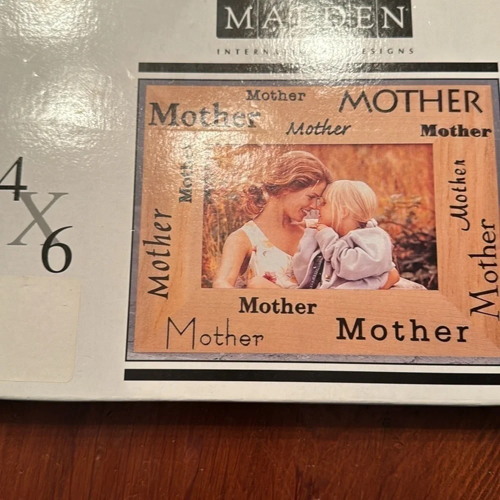 2 Mothers themed frames, both never used. 1 NIB