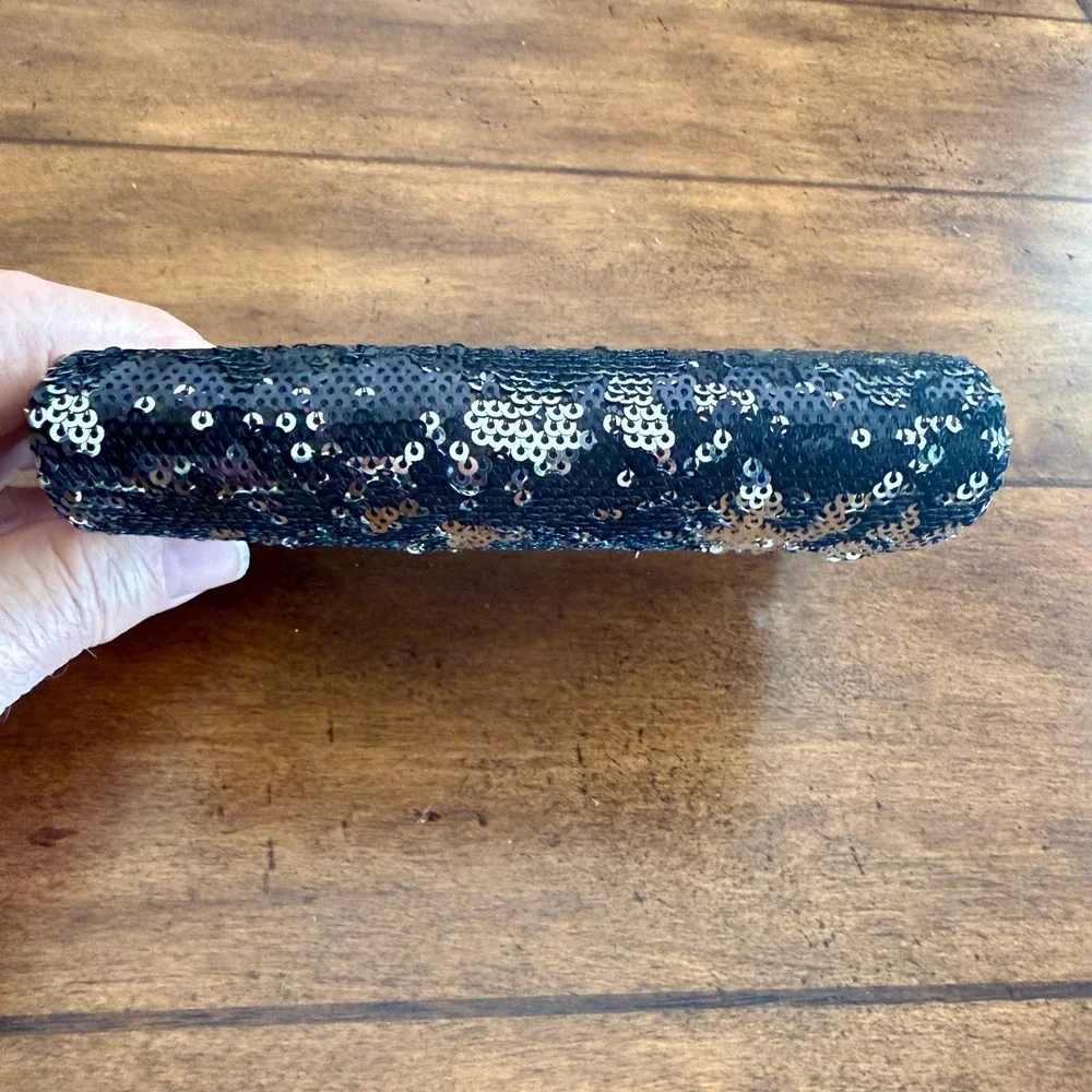 Unbranded shimmering sequins
