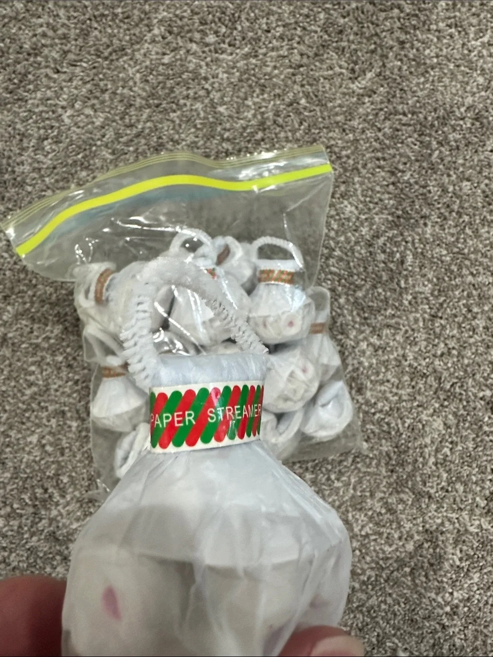 N/A paper streamers