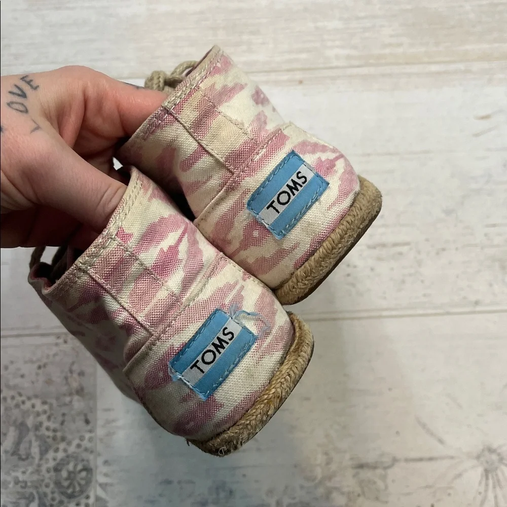 TOMS Pink and Cream Lace-Up Espadrille Shoes Size 6.5