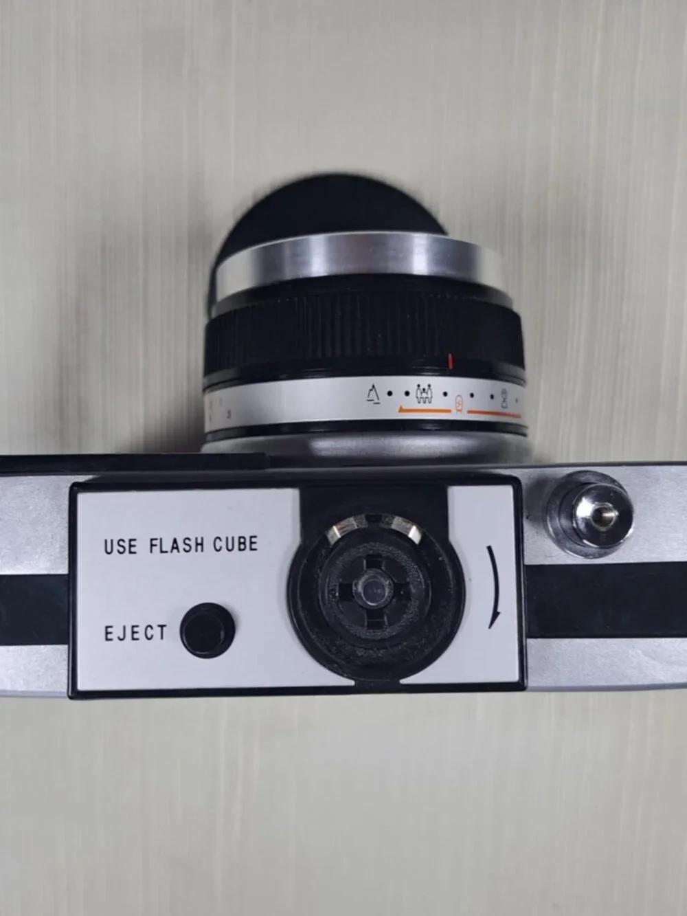 RICOH 126-C AUTO CdS 35MM CAMERA - UNTESTED - MAY NOT WORK. POSSIBLE PARTS ONLY.