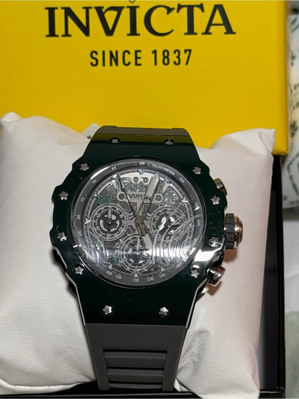 Invicta INVICTA WATCH 69657 NEW INVICTA WATCH GREEN WITH GRAY BANDS