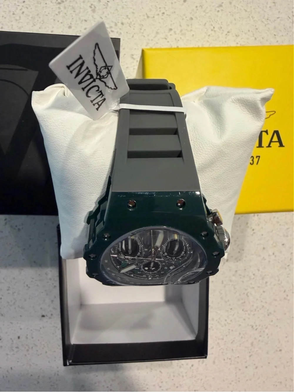Invicta INVICTA WATCH 69657 NEW INVICTA WATCH GREEN WITH GRAY BANDS