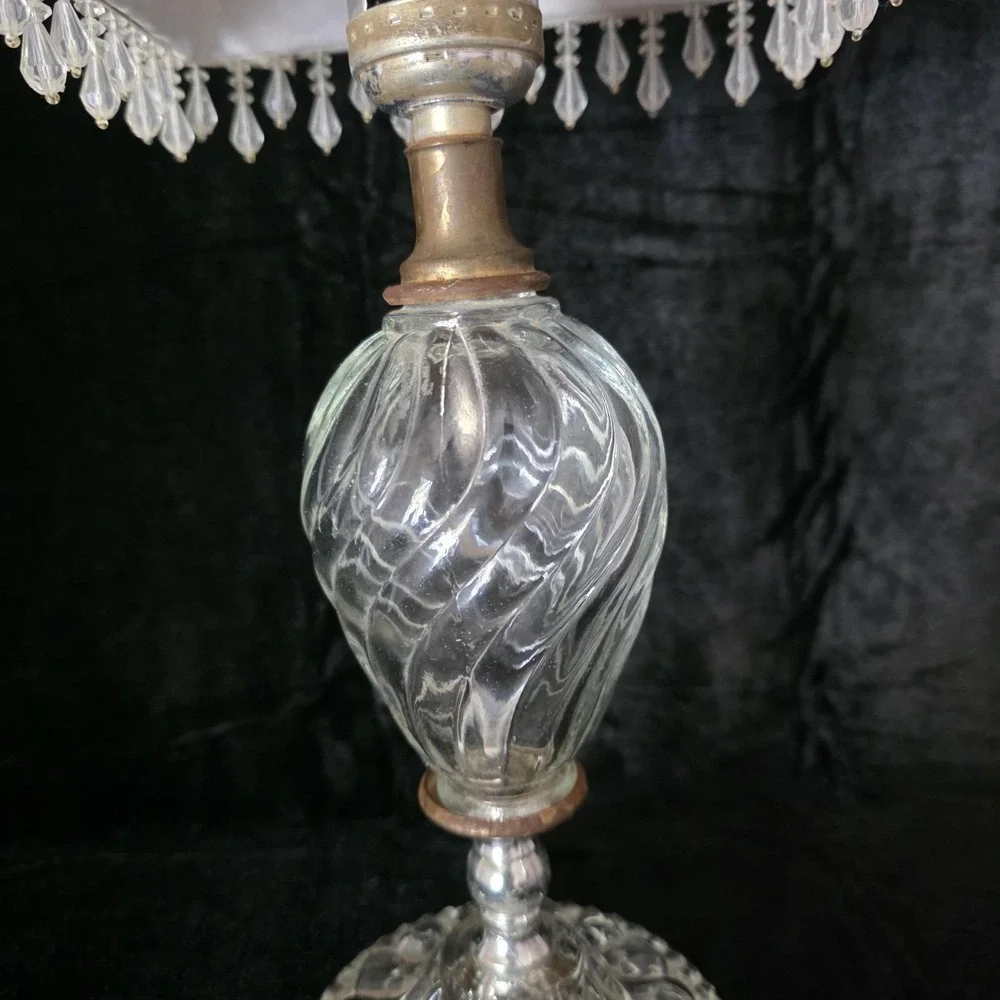 VTG Swirl Glass Table Budoir Lamp With Brass Accent & Beaded Ivory Shade - Small