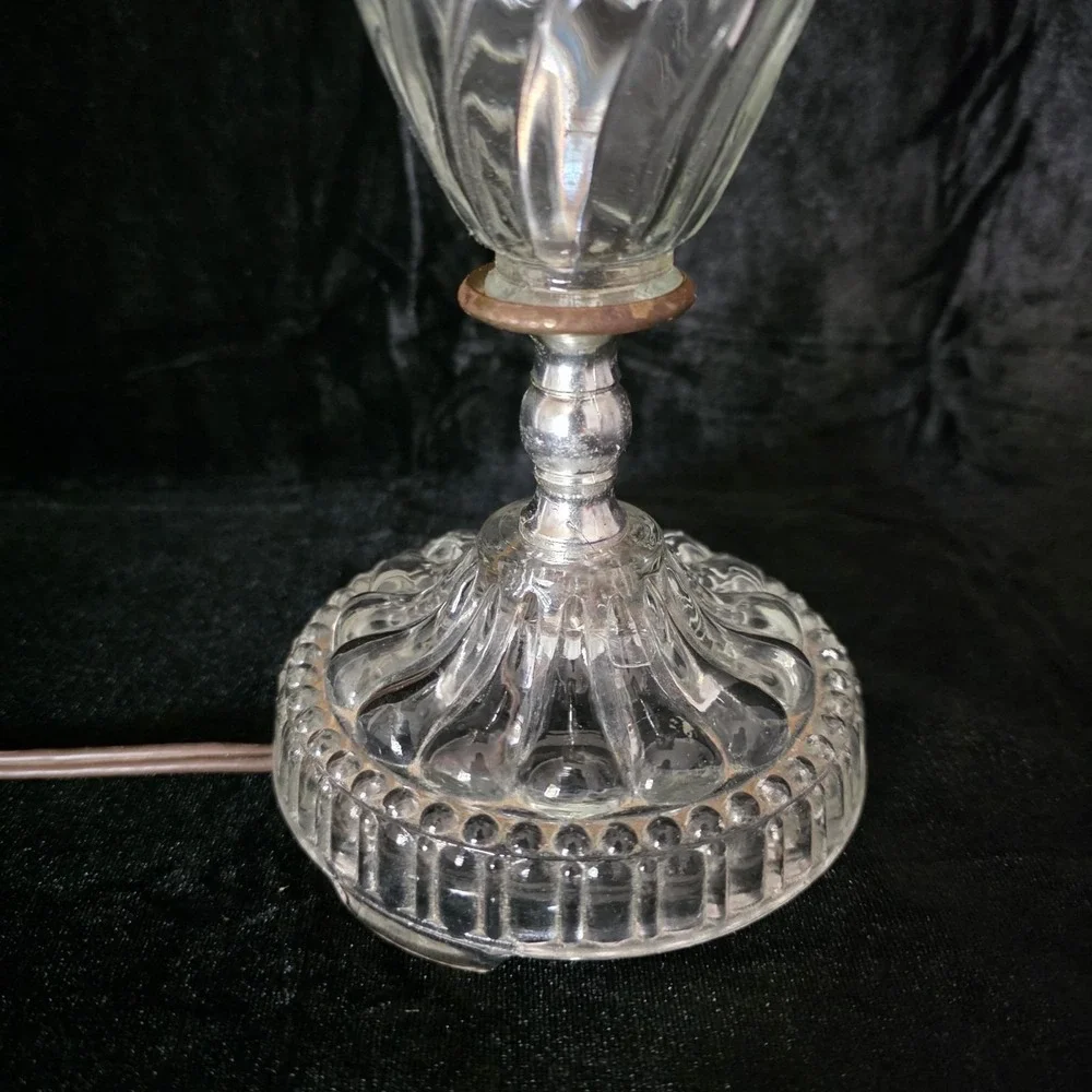 VTG Swirl Glass Table Budoir Lamp With Brass Accent & Beaded Ivory Shade - Small