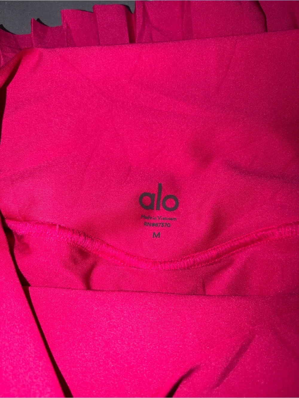 ALO Yoga pleat pink