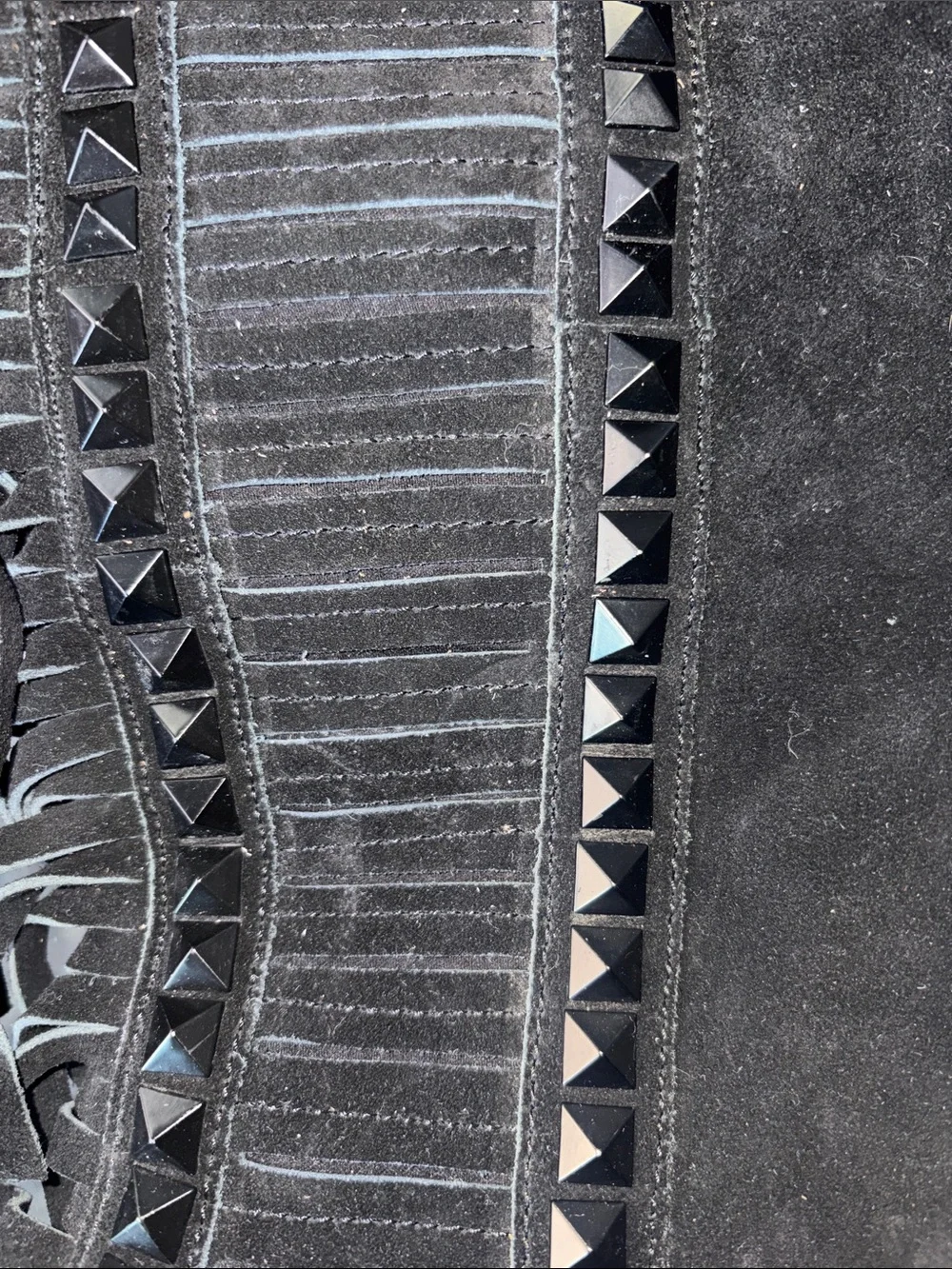 Ash fringe design accents