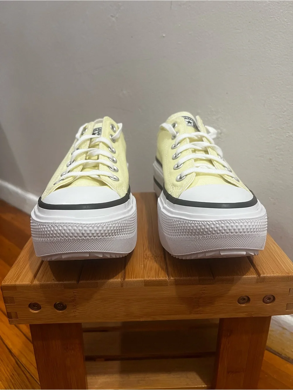 Converse Chuck Taylor All Star Double Stack Platform Sneakers Women’s 9 Yellow