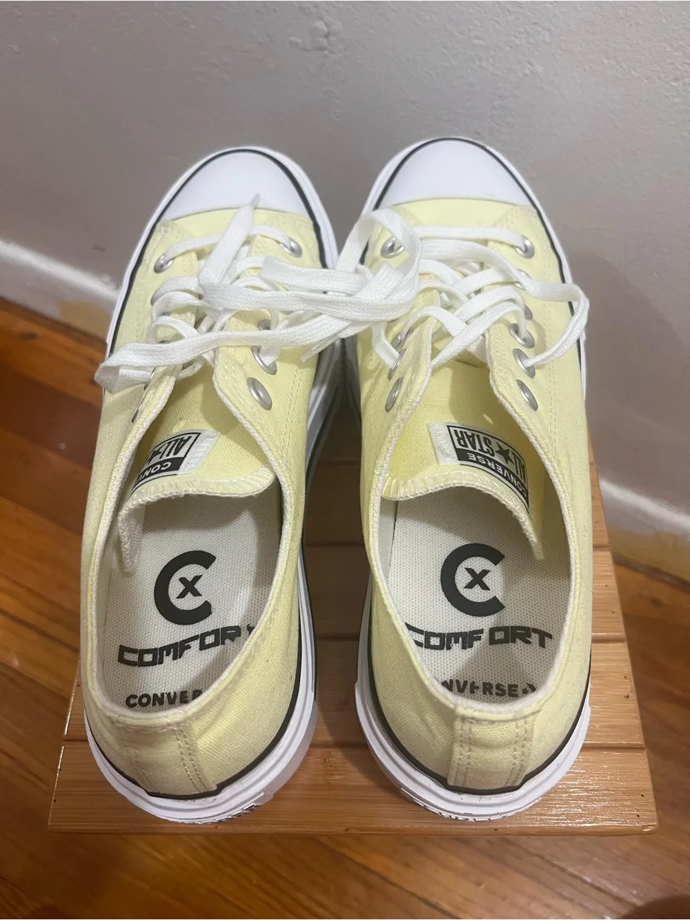 Converse Chuck Taylor All Star Double Stack Platform Sneakers Women’s 9 Yellow