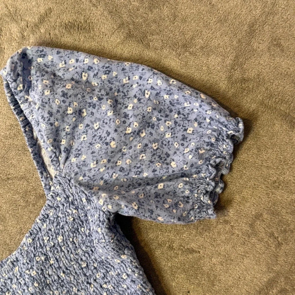 Abercrombie & Fitch Blue Ditsy Floral Print Smocked Puff Sleeve Crop Top XS