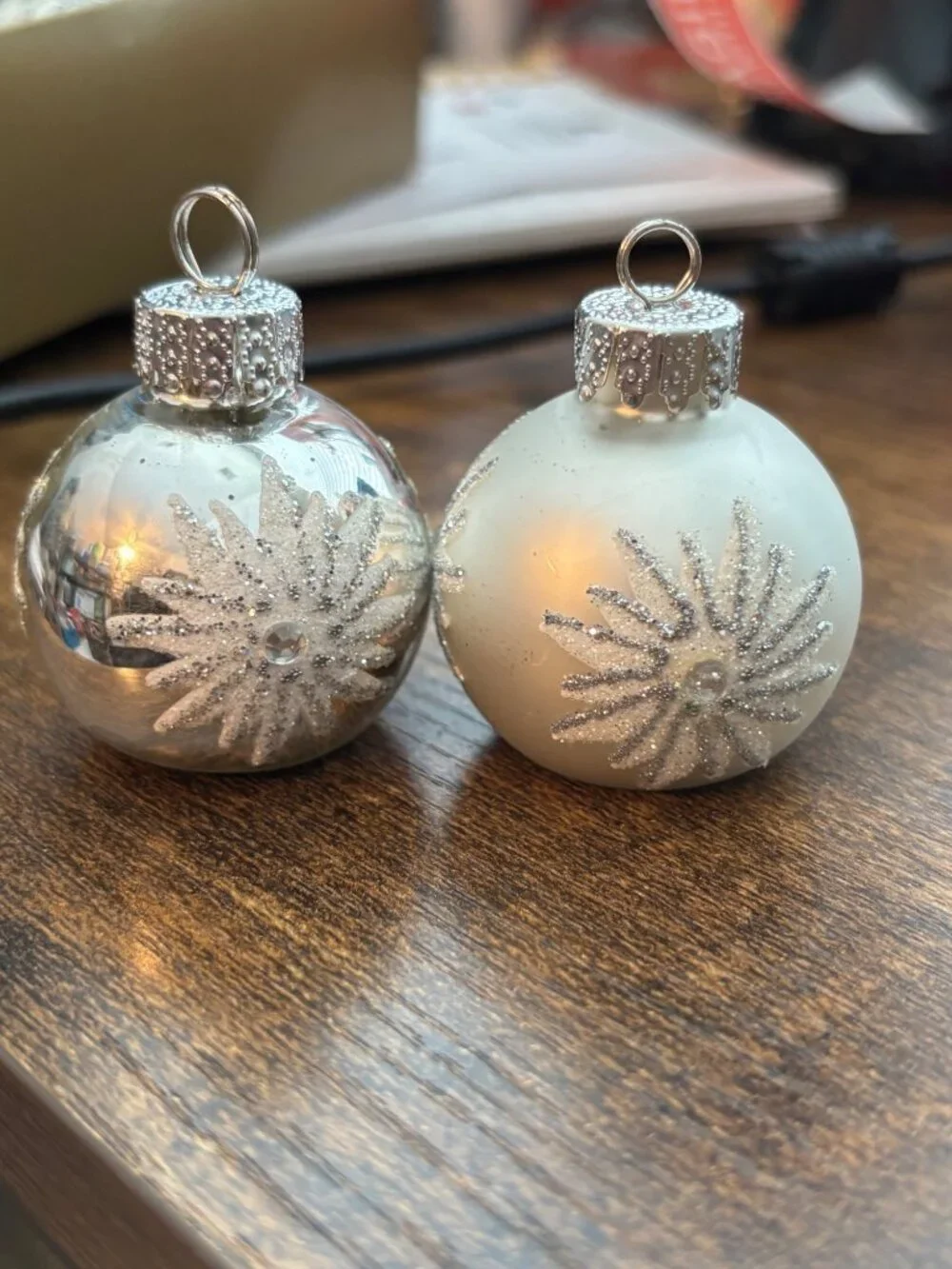 Silver Glass Snowflake Place Card Holders Set Of 4 With Glitter Design