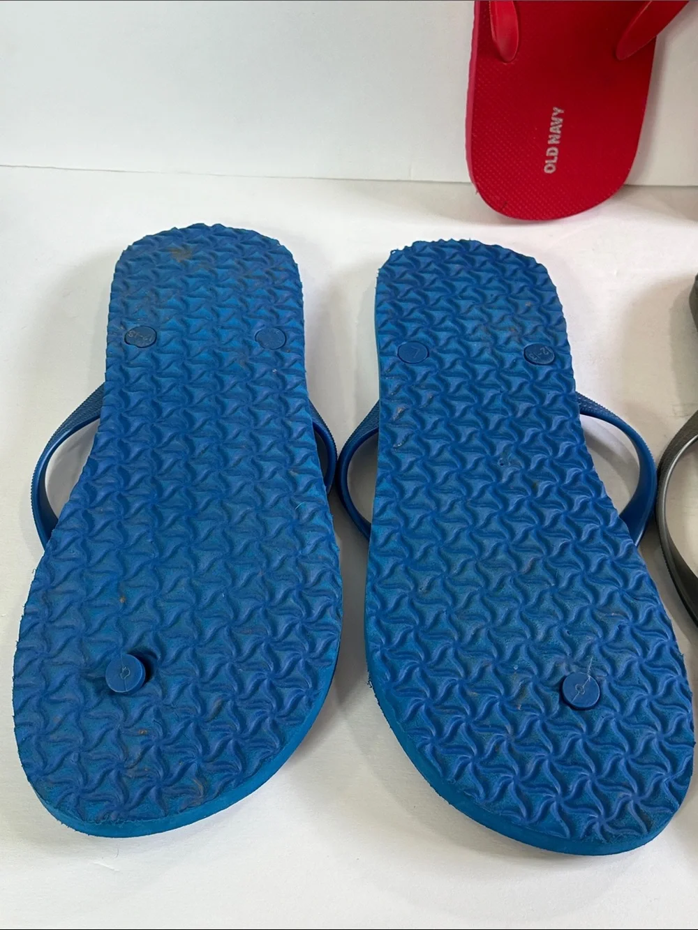 Old Navy Men’s Flip Flops Size 13 Red Blue Gray Set