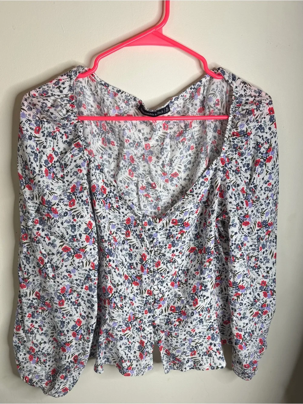 Abercrombie & Fitch blouse look
