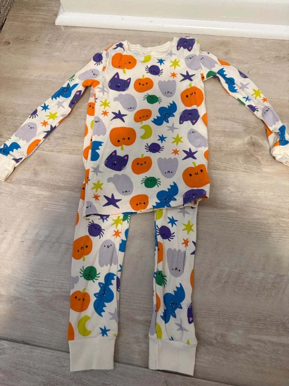 Old Navy White Kids Pajama Set with Orange Pumpkins and Purple Cats