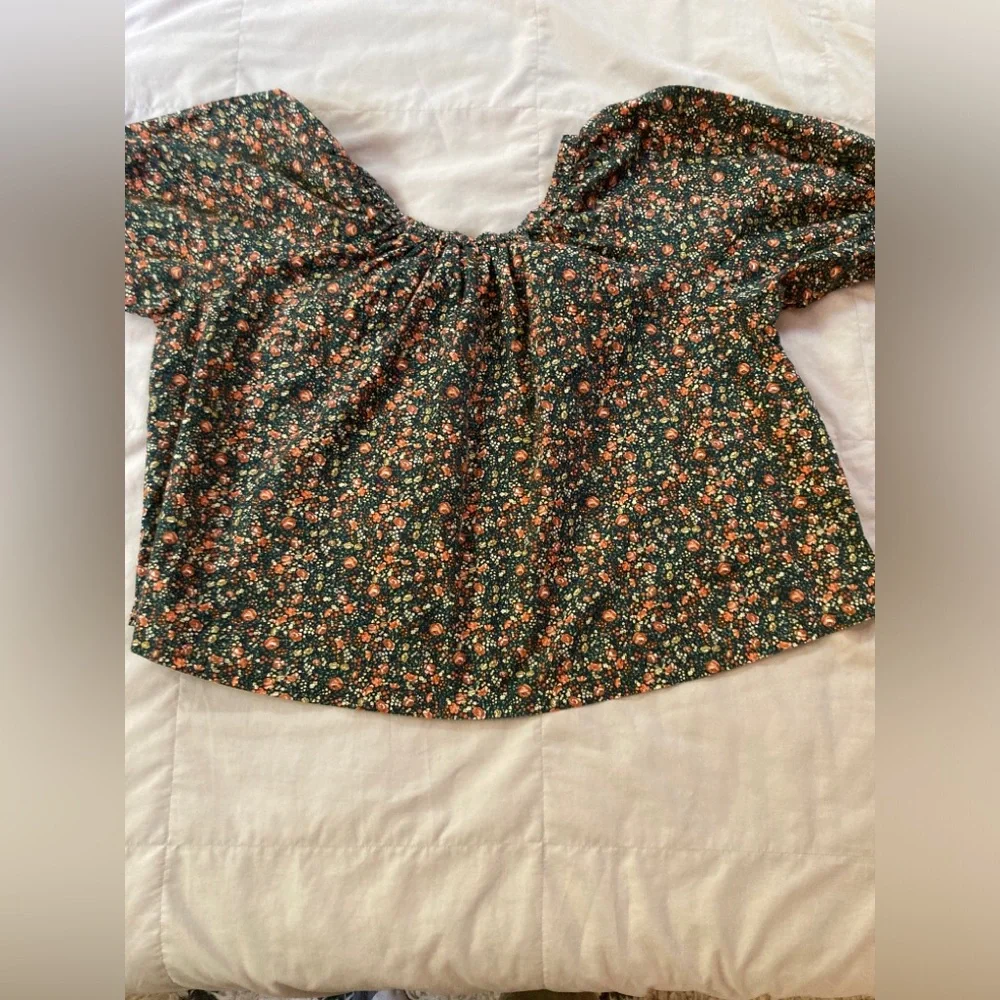 Doen drape silhouette feminine