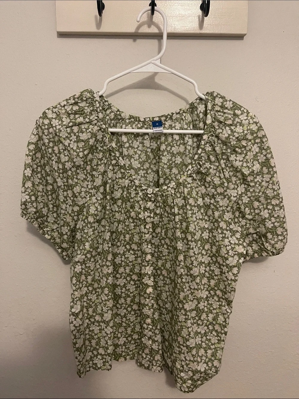 LIKE NEW Old Navy Green Floral Button-Up Puff Sleeve Blouse