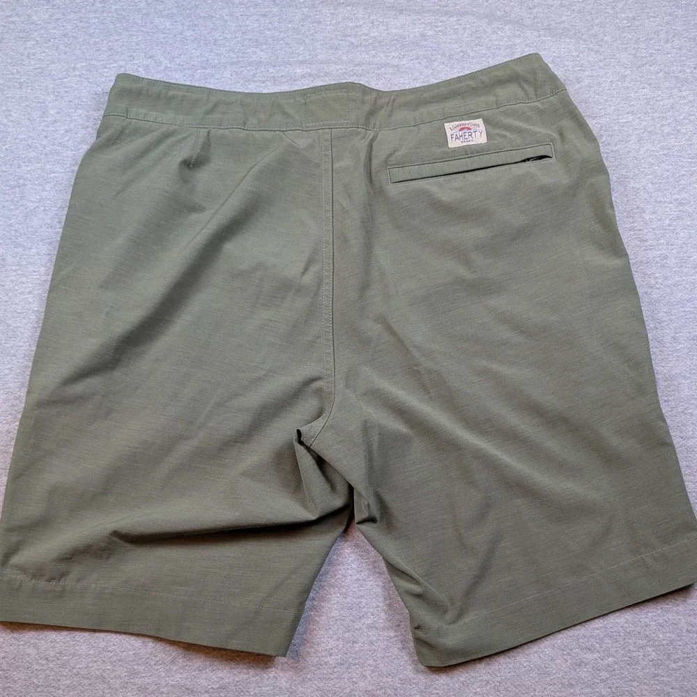 Faherty All Day Shorts Mens 33 Olive Green Hybrid Board Shorts Stretch Quick Dry