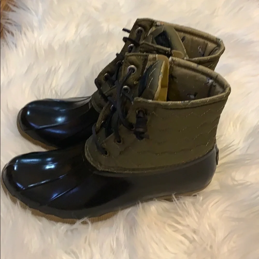 Sperry stylish water