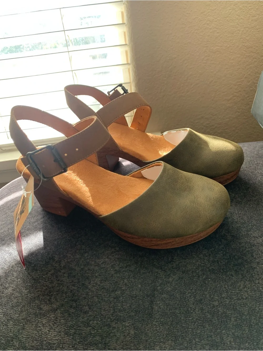 Muk Luks nwt comes