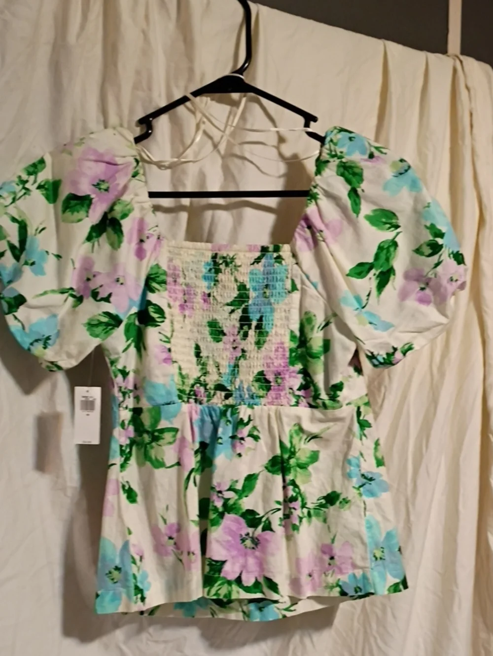 Old Navy light silhouette sleeves