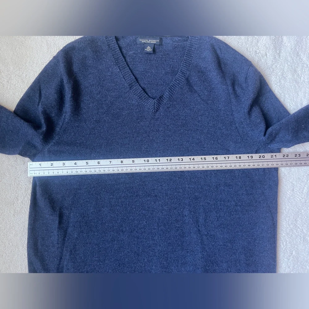 Banana Republic wool good sweater