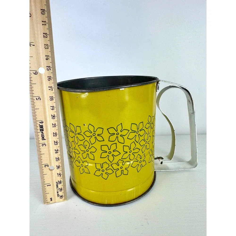 Vintage Androck Yellow Daisy Flour Sifter Retro Farmhouse Kitchen Decor USA Boho
