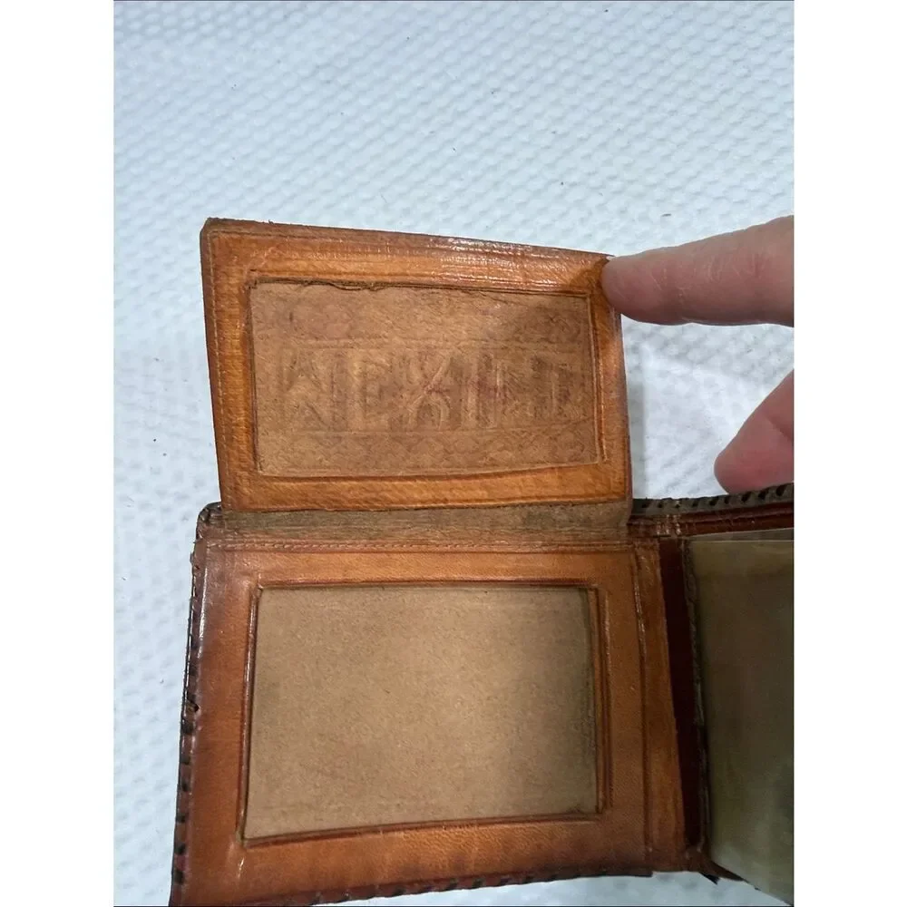 VTG Brown Tooled Leather Men's Bifold Wallet made in Mexico