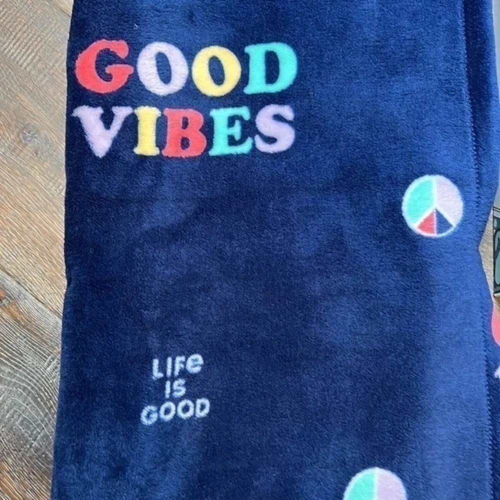 Life is Good - ‘Good Vibes - bundle’ Throw/Bottle (50 x 70”/32 oz). NWT
