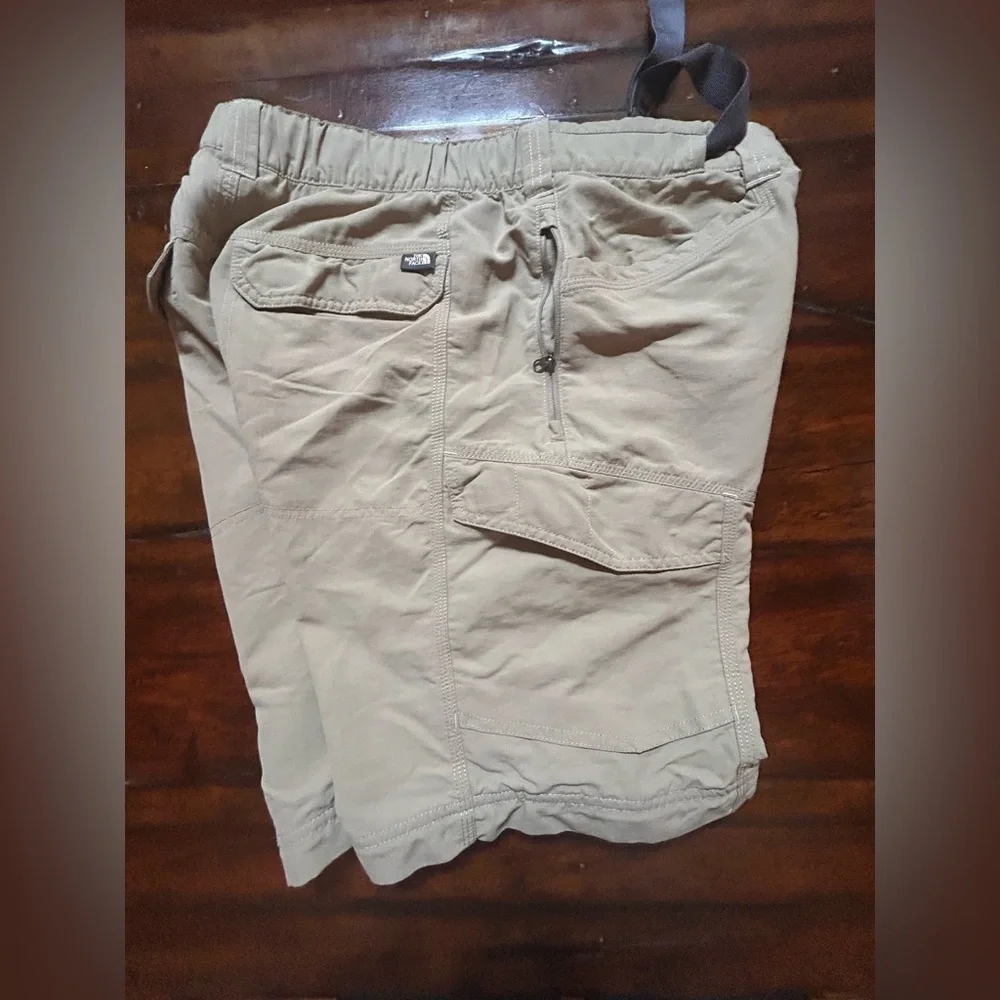 The North Face Conversion Pants (missing the bottom pieces) Size Med.