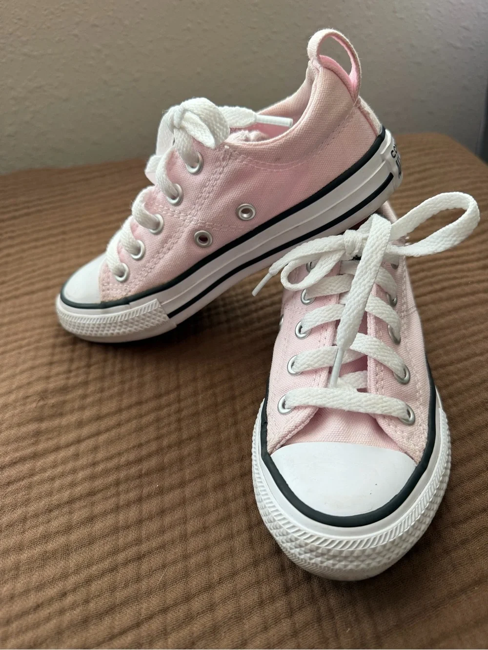 Converse Chuck Taylor All Star Low Top Pink Kids Size 11