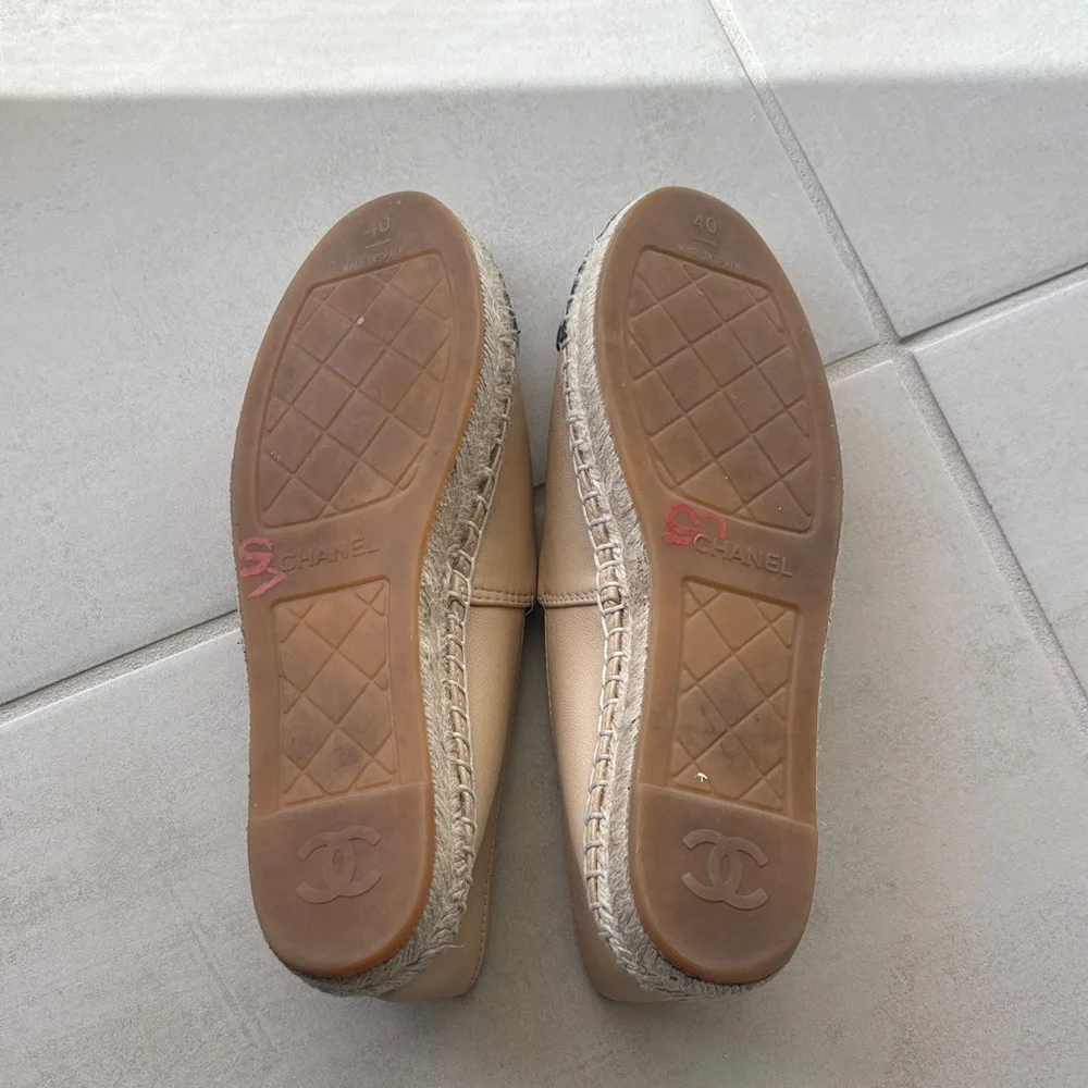 CHANEL them classic be