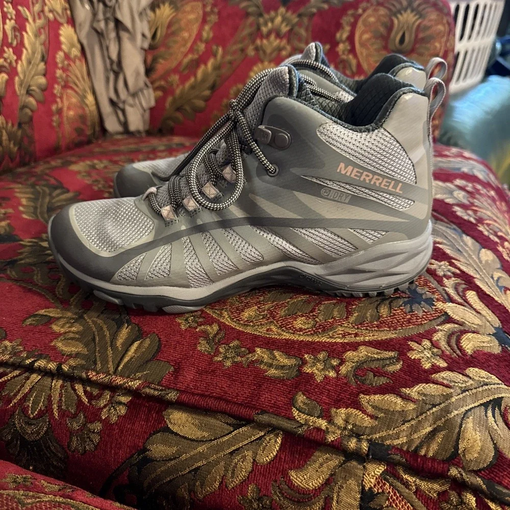 MERRELL Womans Waterproof Hiking Boots 7.5 Siren Edge Mid WP