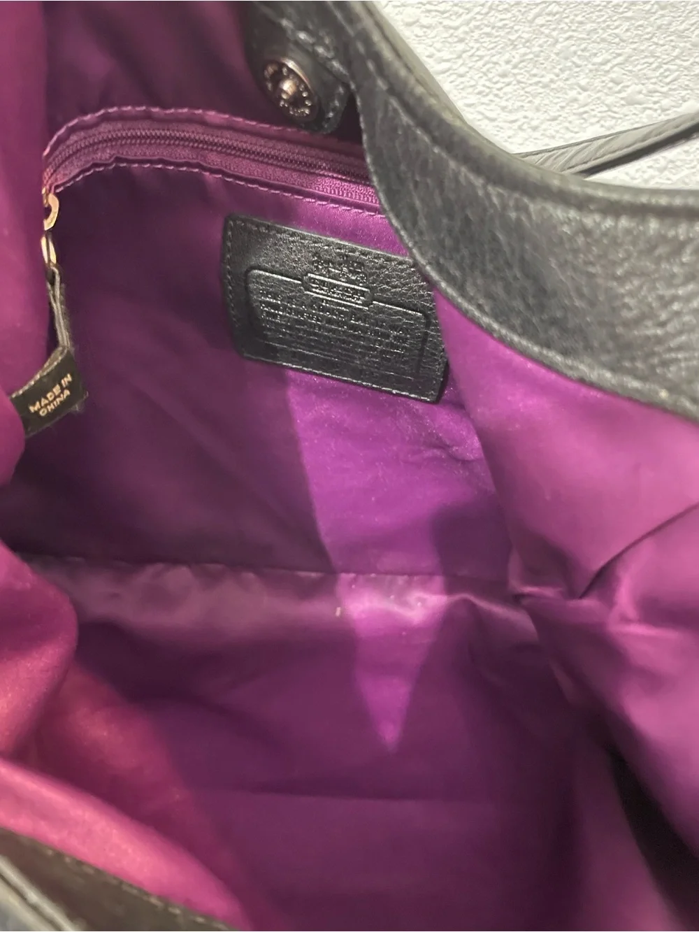 Coach snap compartments logo