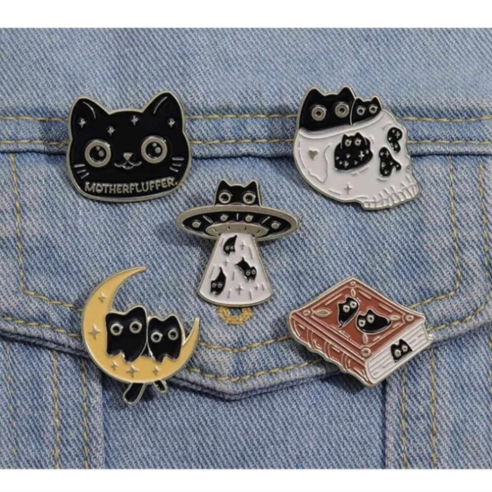 Women’s Jewelry Cute Black and White Spooky Haunted Cat Fashion Enamel Pin Set