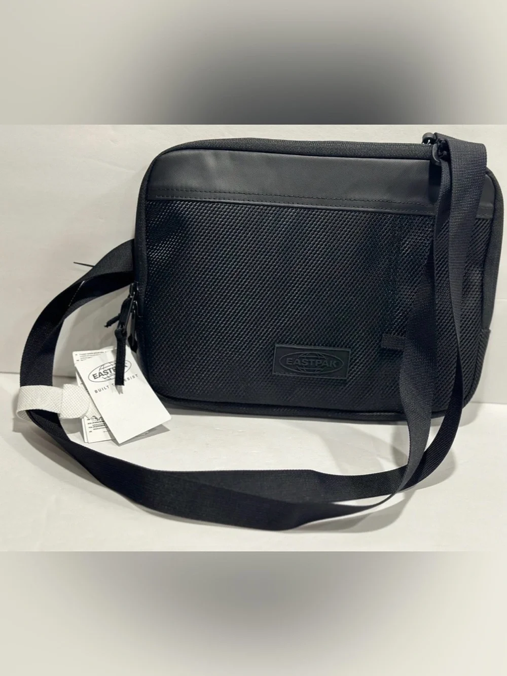 Eastpak Ivon 96Q Cnnct. Black Crossbody /shoukder Bag