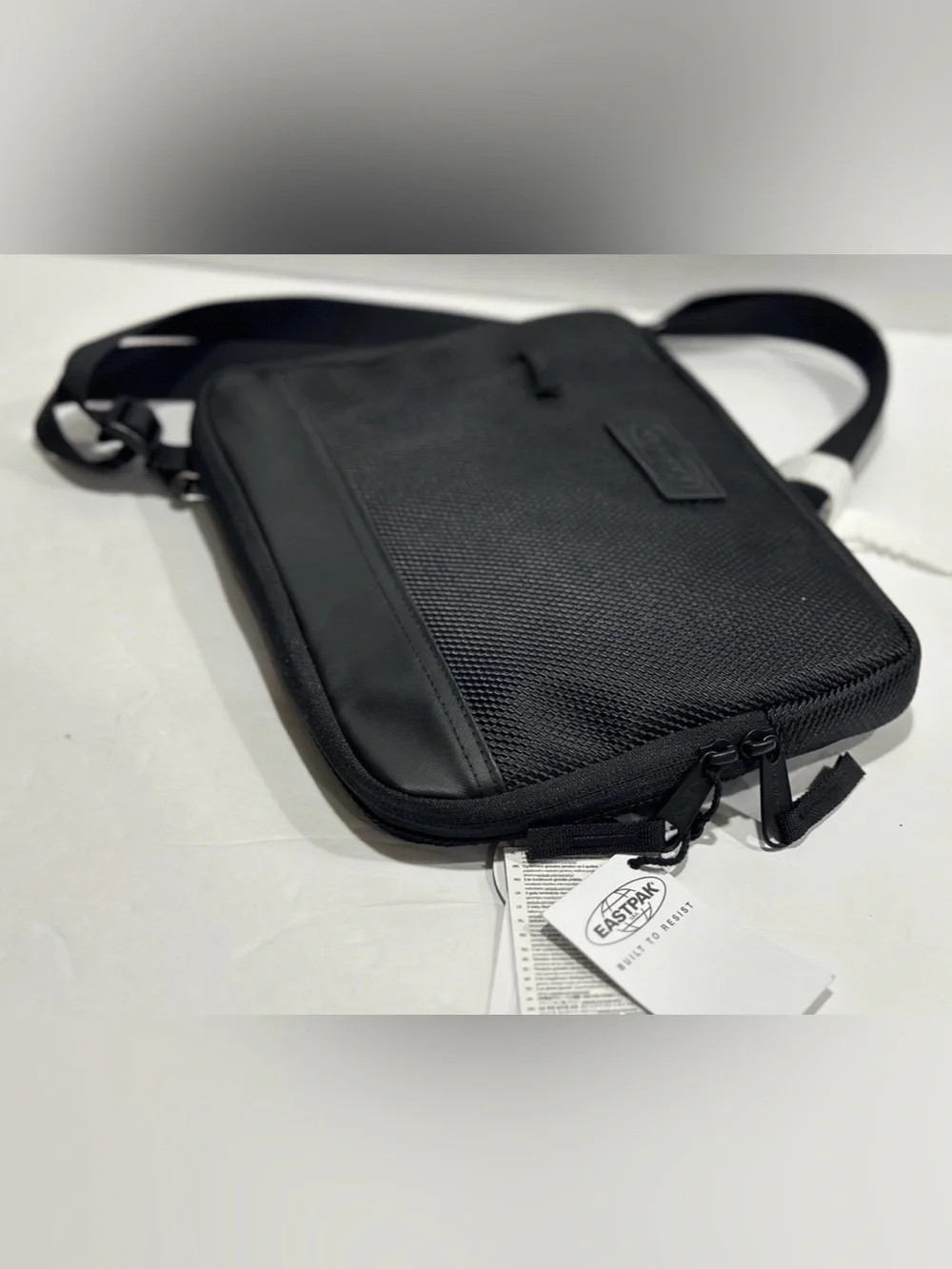 Eastpak compact messenger