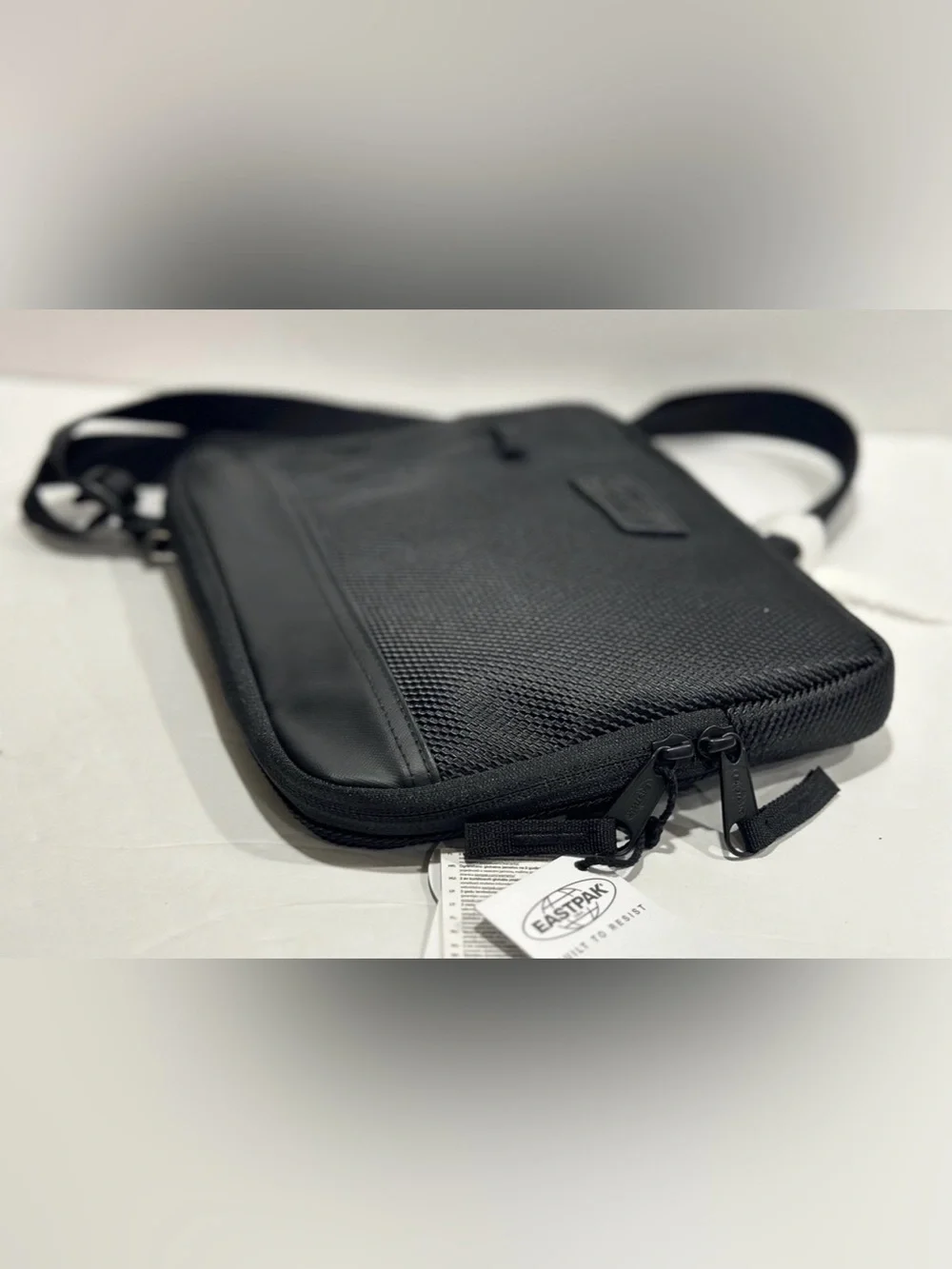 Eastpak compact messenger