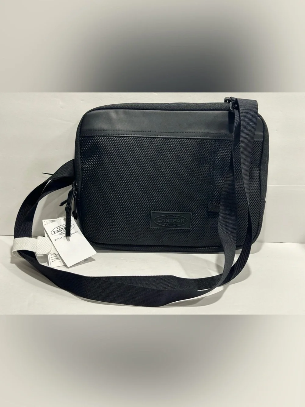 Eastpak compact messenger