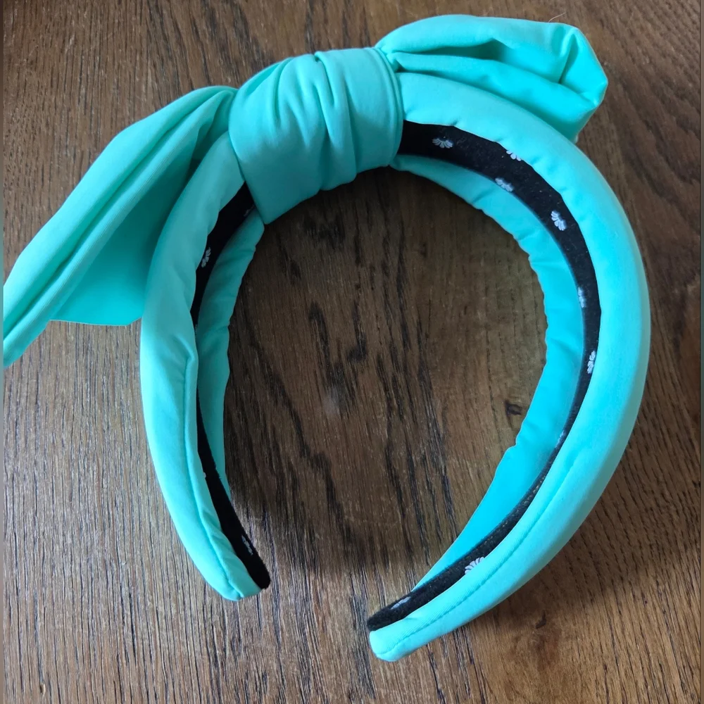 Lele Sadoughi excellent preloved