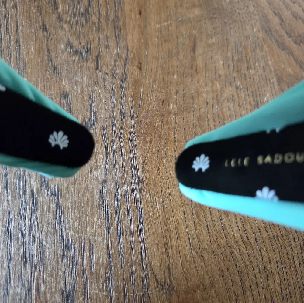 Lele Sadoughi excellent preloved