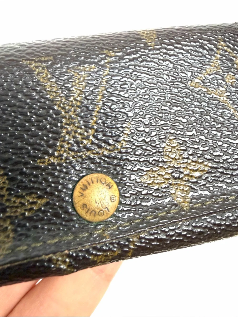 Authentic Louis Vuitton Monogram 4 Key Holder Case