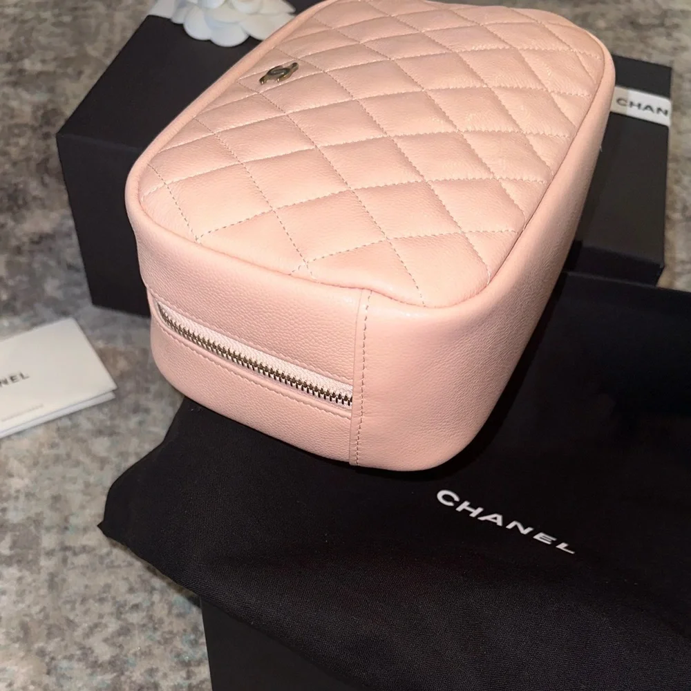 Chanel Caviar Leather Curved Classic Case in Blush