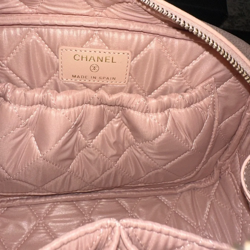 Chanel Caviar Leather Curved Classic Case in Blush