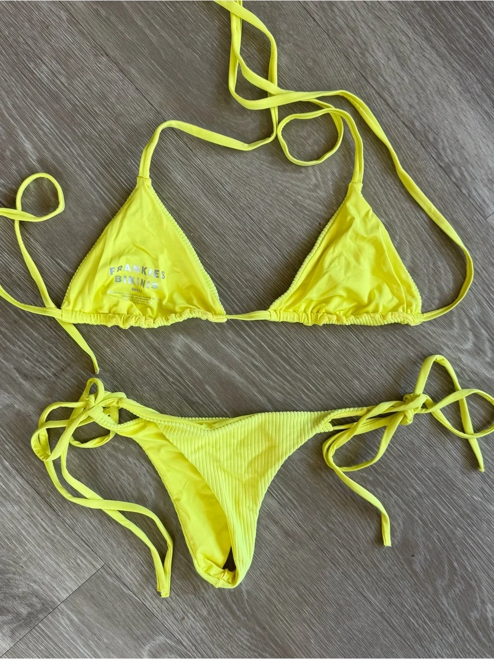 Frankies Bikinis euc top